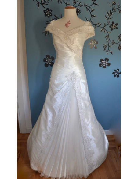 DELIZIOSO ABITO DA SPOSA CREMA PIZZO  tg. 40