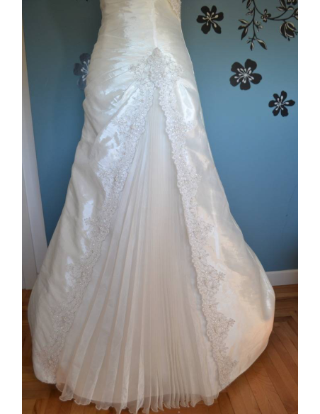 DELIZIOSO ABITO DA SPOSA CREMA PIZZO  tg. 40