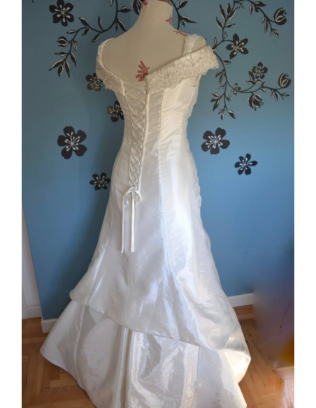 DELIZIOSO ABITO DA SPOSA CREMA PIZZO  tg. 40