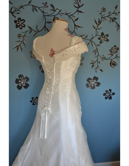 DELIZIOSO ABITO DA SPOSA CREMA PIZZO  tg. 40