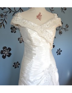 DELIZIOSO ABITO DA SPOSA CREMA PIZZO  tg. 40