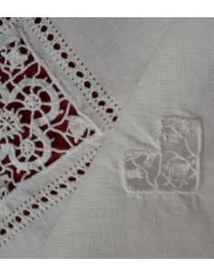 TOVAGLIETTA RICAMATA A MANO  75x75 cm