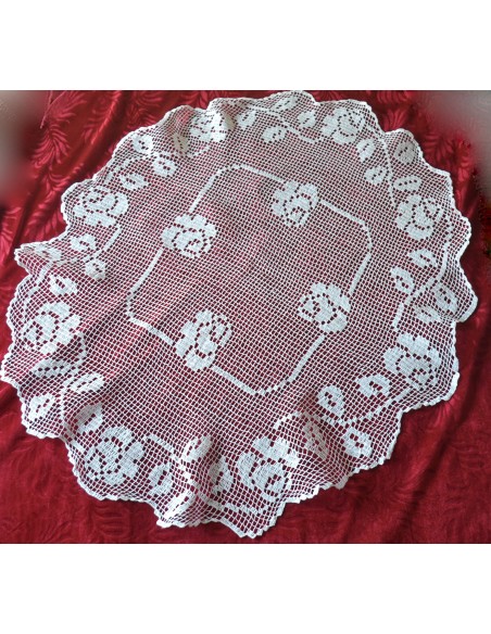 TOVAGLIETTA REALIZZATA AD UNCINETTO diam.88