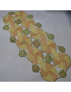 CENTRO ECRU' REALIZZATO A MANO AD UNCINETTO 115x29 cm
